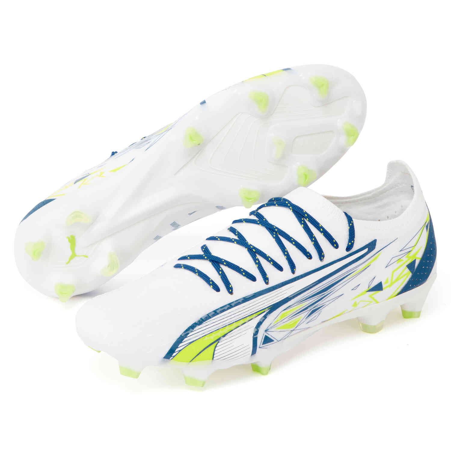 White puma shop soccer cleats