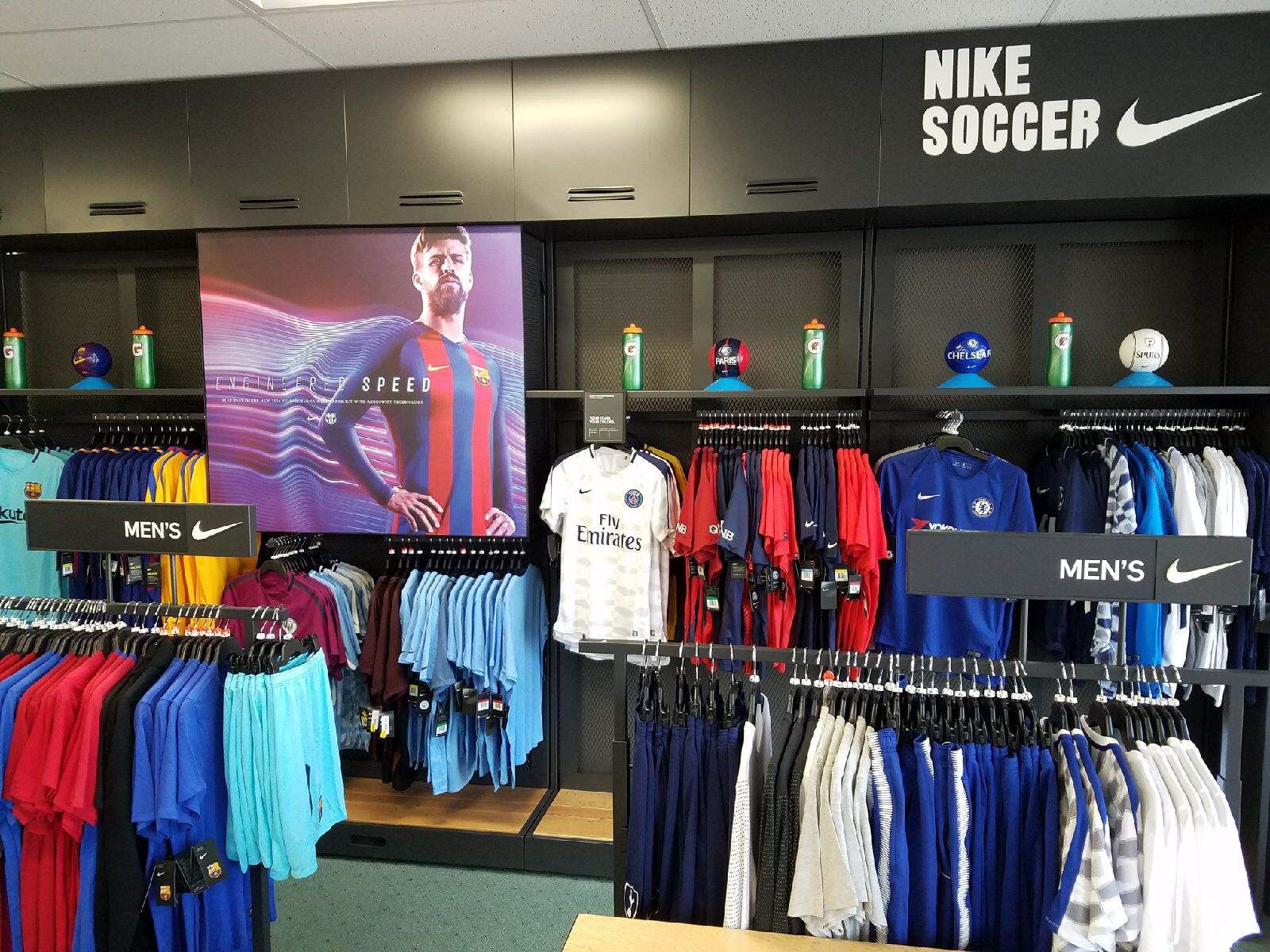 nike soccer store near me 