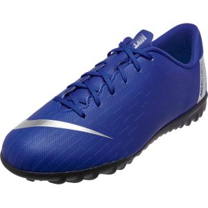 youth soccer shoes